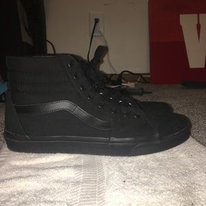 Sk8-Hi Triple Black (Vans)